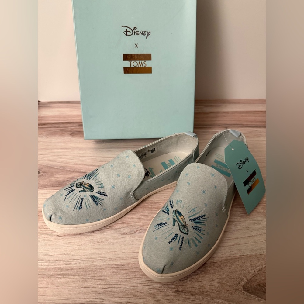 NEW IN BOX- Disney X TOMS Deconstructed Alpargata Blue Cinderella Printed Canvas